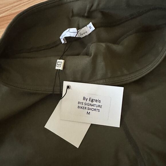 NEW By Egreis Green Bye Signature Biker Shorts Size Medium - Picture 3 of 8